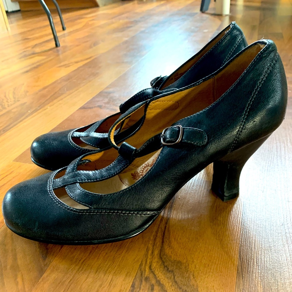 Women’s black leather dress heels Sofft size 8.5